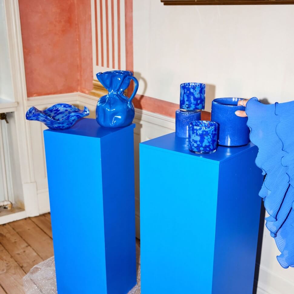 Byon, crumple花器, crumple vase, vase, 花器, 瑞典花器, 造型花器, 設計花器, 質感花器, 手提花器, 白色花器, 藍色花器, 瑞典byon, 藍色花器,